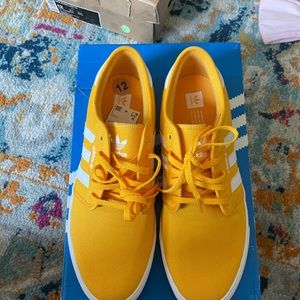 SOLD Adidas seeley skate casual yellow gold 12